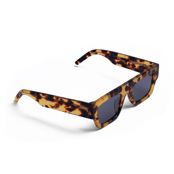 Retro Style Black Lasses in Tortoise Color